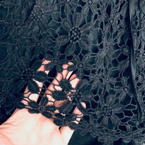 Abercrombie & Fitch Embroidered Black Shorts Crochet Flower Floral Medium - Picture 2 of 6